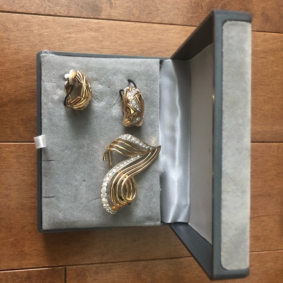 Earring and Brooch set - Picture 2 of 3